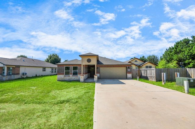 51 Road 5214, Cleveland, TX 77327