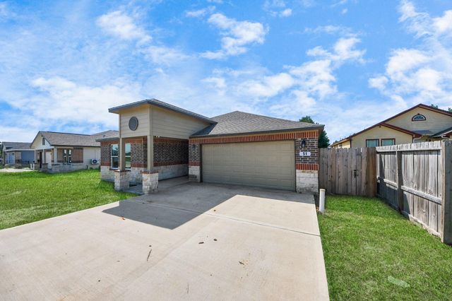 51 Road 5214, Cleveland, TX 77327