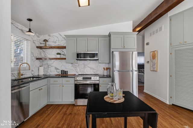 22425 Sunnyside Street, Saint Clair Shores, MI 48080