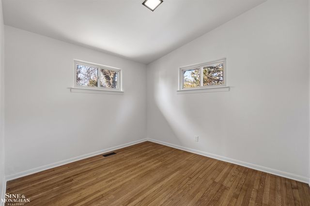 22425 Sunnyside Street, Saint Clair Shores, MI 48080