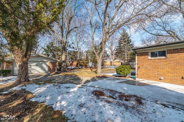 22425 Sunnyside Street, Saint Clair Shores, MI 48080