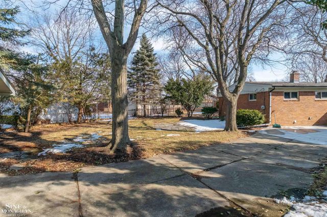 22425 Sunnyside Street, Saint Clair Shores, MI 48080