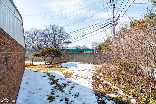 22425 Sunnyside Street, Saint Clair Shores, MI 48080