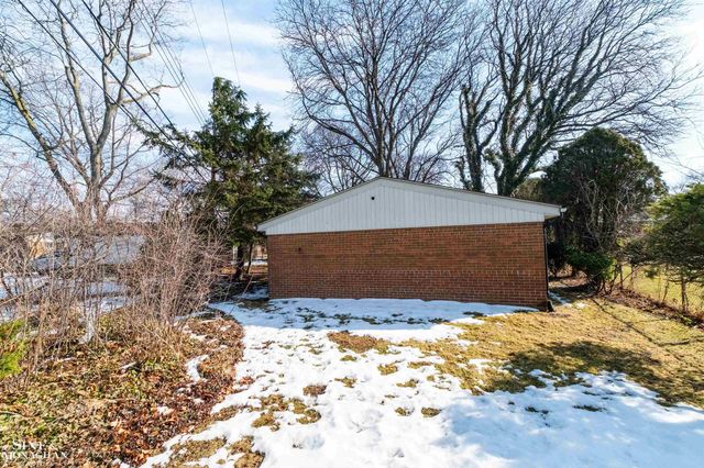 22425 Sunnyside Street, Saint Clair Shores, MI 48080