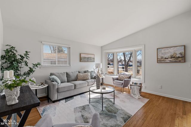 22425 Sunnyside Street, Saint Clair Shores, MI 48080