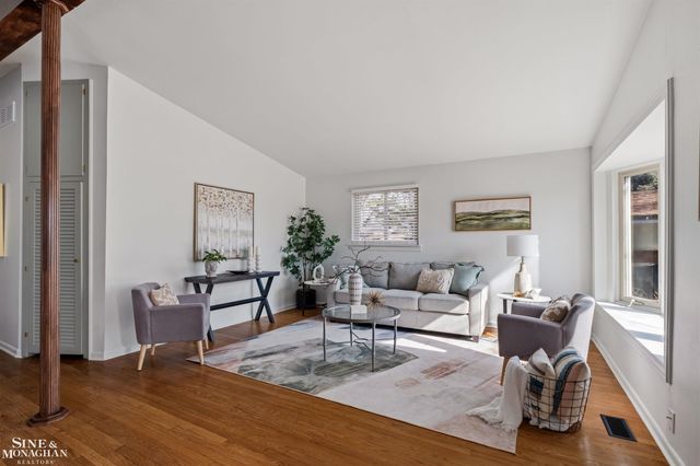 22425 Sunnyside Street, Saint Clair Shores, MI 48080