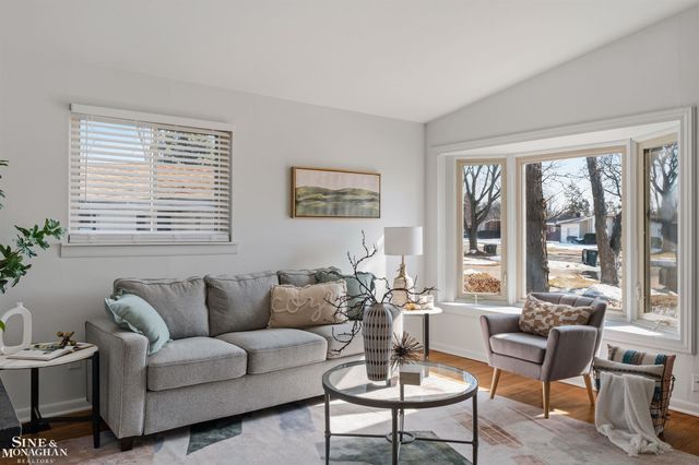 22425 Sunnyside Street, Saint Clair Shores, MI 48080