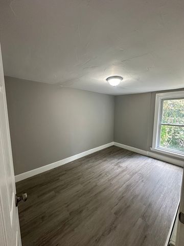 29 Mount Vernon St, Fitchburg, MA 01420