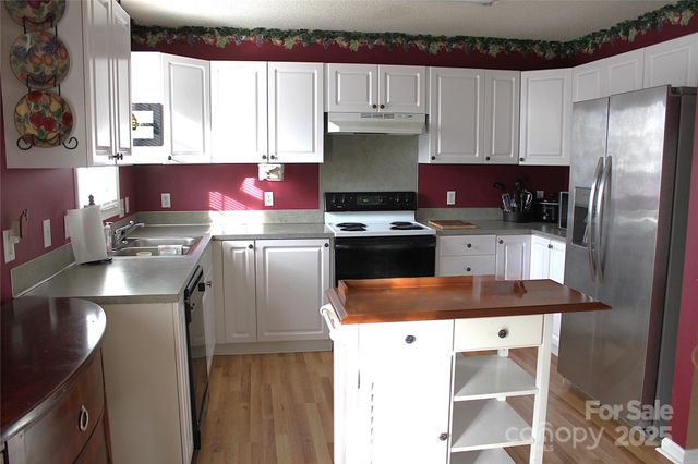 711 Braemore Court NW, Conover, NC 28613