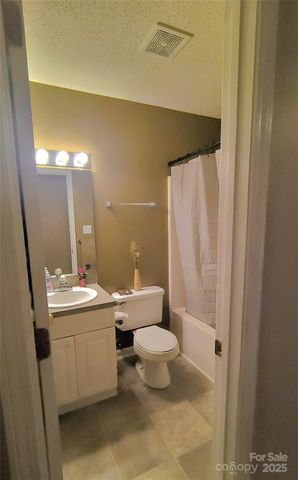 711 Braemore Court NW, Conover, NC 28613