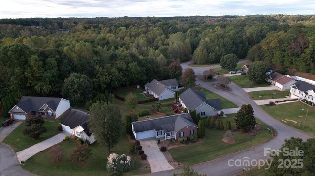 711 Braemore Court NW, Conover, NC 28613