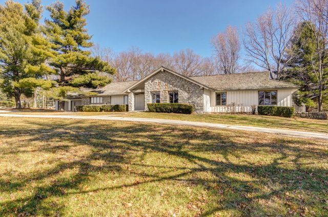 1950 S Farm Road 199, Springfield, MO 65809