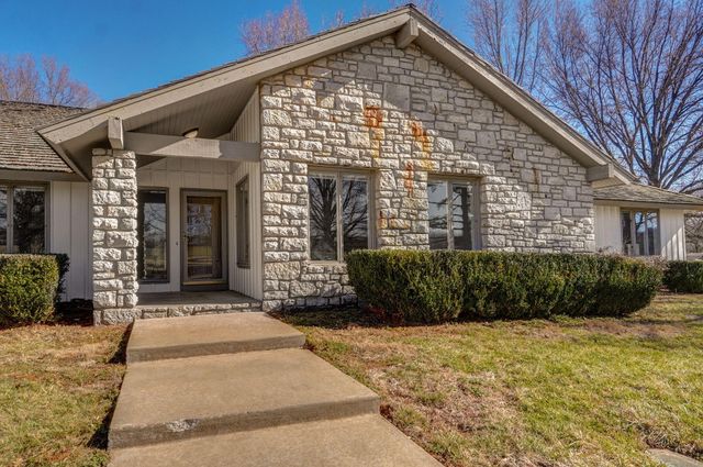 1950 S Farm Road 199, Springfield, MO 65809