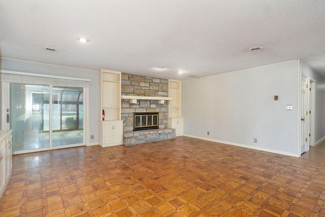 1950 S Farm Road 199, Springfield, MO 65809