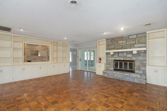 1950 S Farm Road 199, Springfield, MO 65809