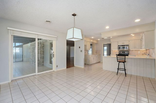 1950 S Farm Road 199, Springfield, MO 65809