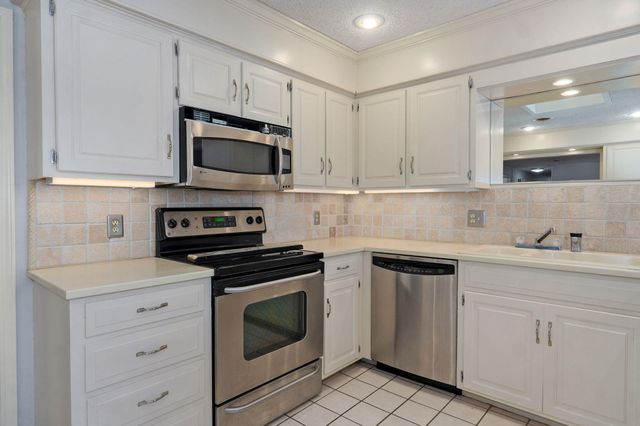 1950 S Farm Road 199, Springfield, MO 65809