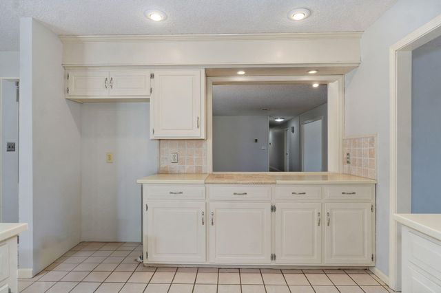 1950 S Farm Road 199, Springfield, MO 65809