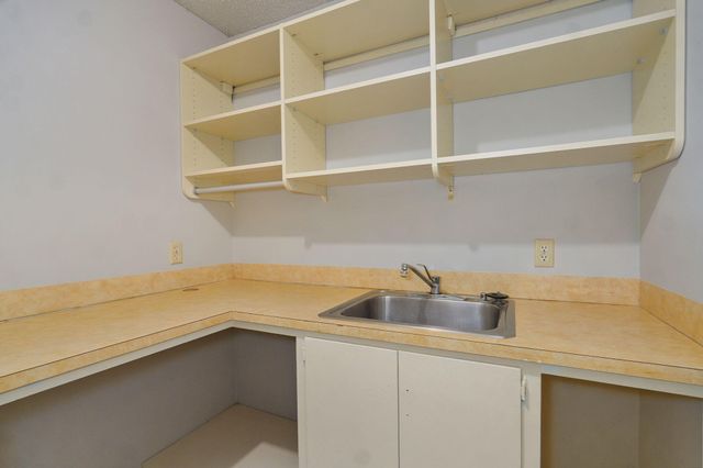 1950 S Farm Road 199, Springfield, MO 65809