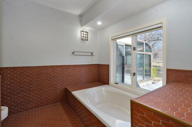 1950 S Farm Road 199, Springfield, MO 65809