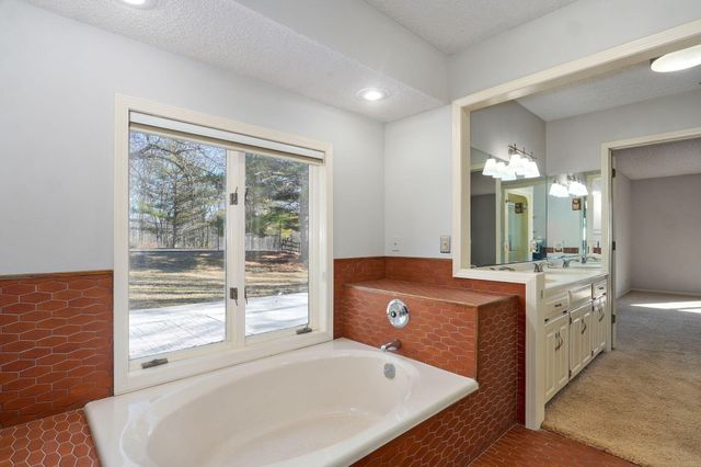 1950 S Farm Road 199, Springfield, MO 65809