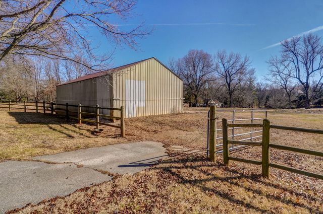 1950 S Farm Road 199, Springfield, MO 65809