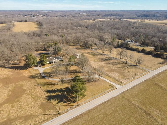 1950 S Farm Road 199, Springfield, MO 65809