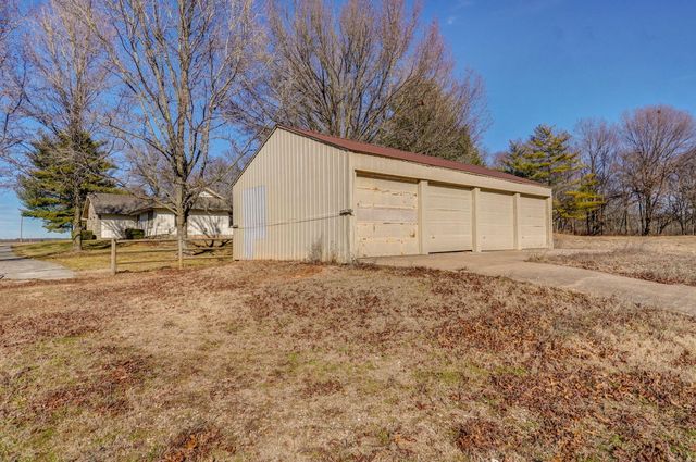 1950 S Farm Road 199, Springfield, MO 65809