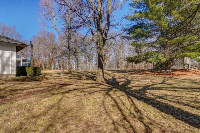 1950 S Farm Road 199, Springfield, MO 65809