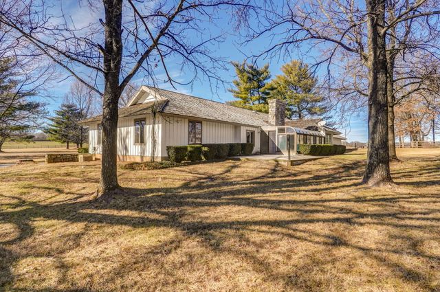 1950 S Farm Road 199, Springfield, MO 65809