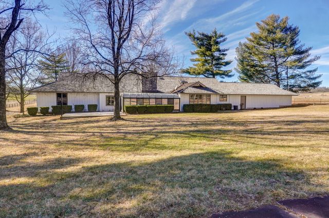 1950 S Farm Road 199, Springfield, MO 65809