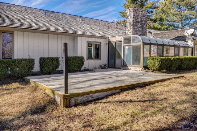 1950 S Farm Road 199, Springfield, MO 65809