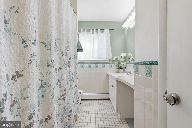 5 PATRICK LN, Yardley, PA 19067