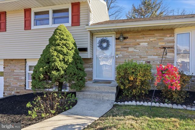 5 PATRICK LN, Yardley, PA 19067