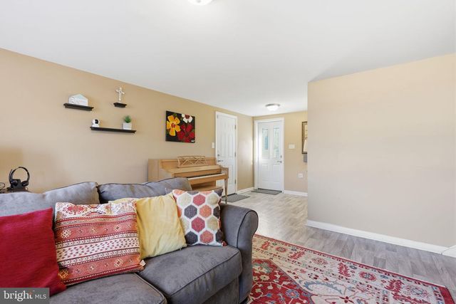 5 PATRICK LN, Yardley, PA 19067