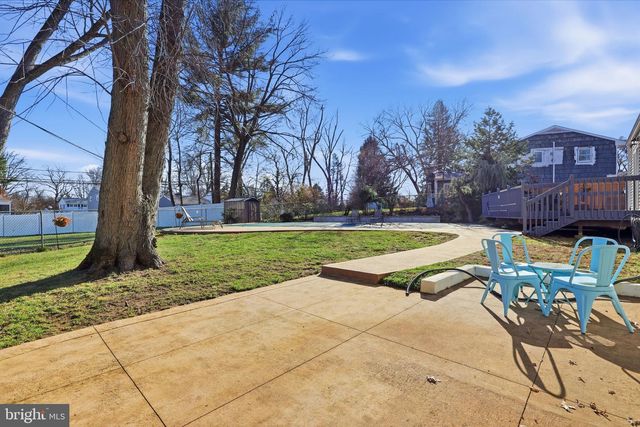 5 PATRICK LN, Yardley, PA 19067