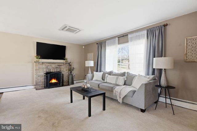 5 PATRICK LN, Yardley, PA 19067