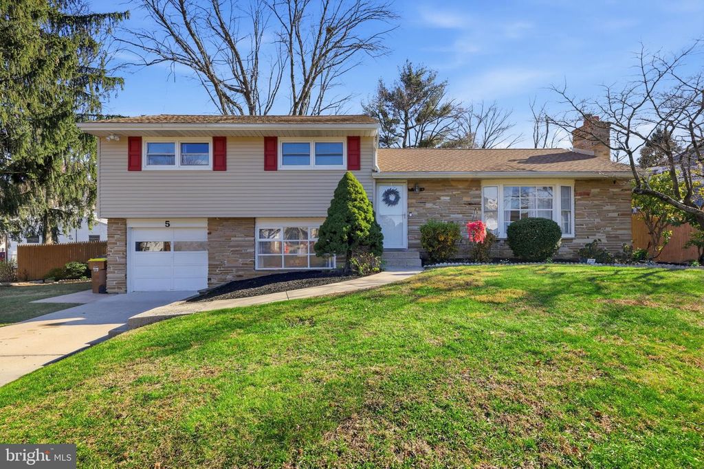 5 PATRICK LN, Yardley, PA 19067