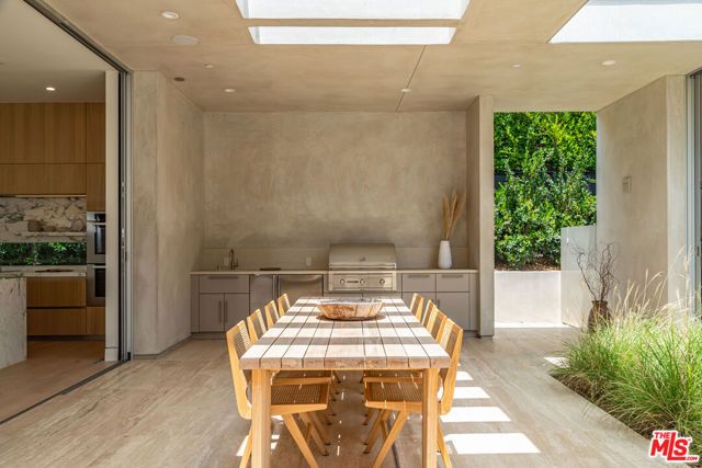 634 Moreno Avenue, Los Angeles, CA 90049
