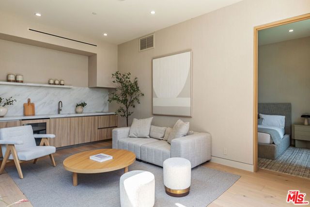 634 Moreno Avenue, Los Angeles, CA 90049