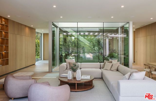 634 Moreno Avenue, Los Angeles, CA 90049
