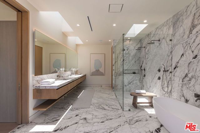 634 Moreno Avenue, Los Angeles, CA 90049