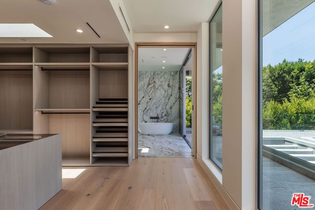 634 Moreno Avenue, Los Angeles, CA 90049