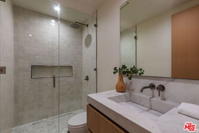 634 Moreno Avenue, Los Angeles, CA 90049