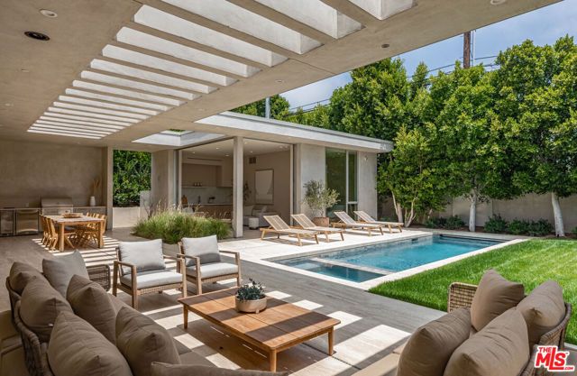 634 Moreno Avenue, Los Angeles, CA 90049