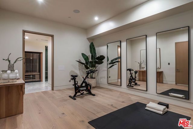 634 Moreno Avenue, Los Angeles, CA 90049