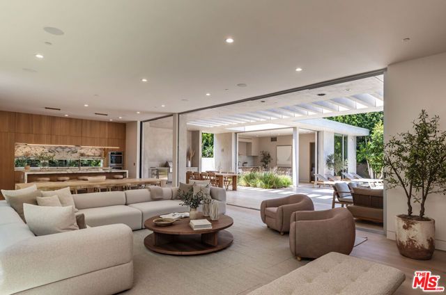 634 Moreno Avenue, Los Angeles, CA 90049
