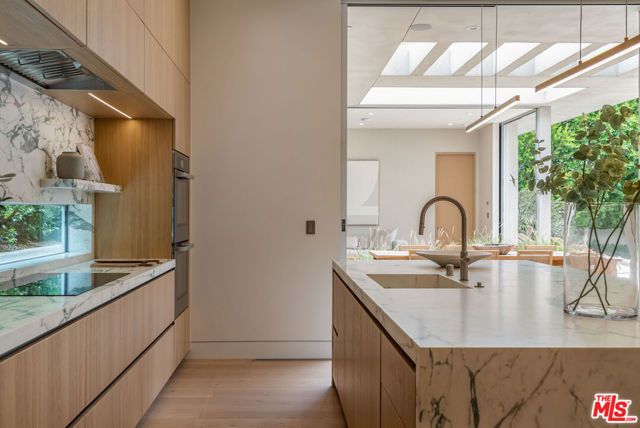 634 Moreno Avenue, Los Angeles, CA 90049