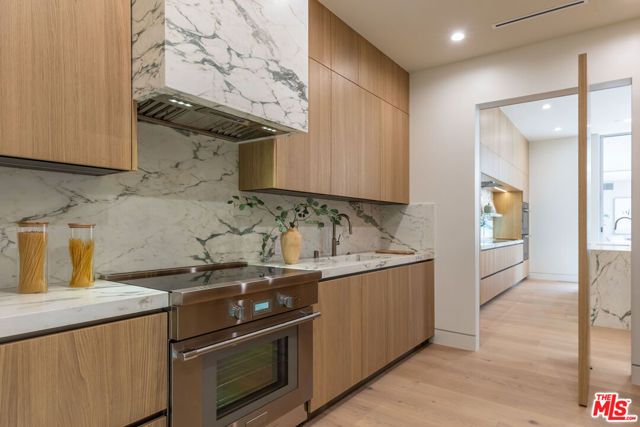 634 Moreno Avenue, Los Angeles, CA 90049