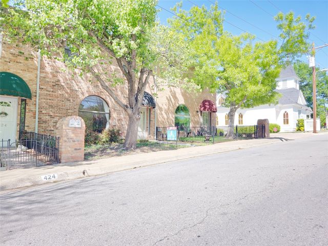 422 W Oak Street, Weatherford, TX 76086